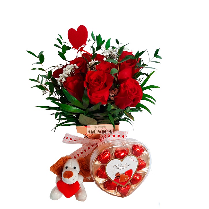 Docena de rosas con peluche y bombones.